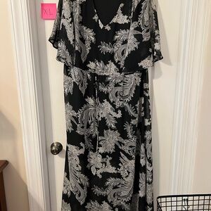 new directions Black and White Paisley V-Neck Maxi Dress